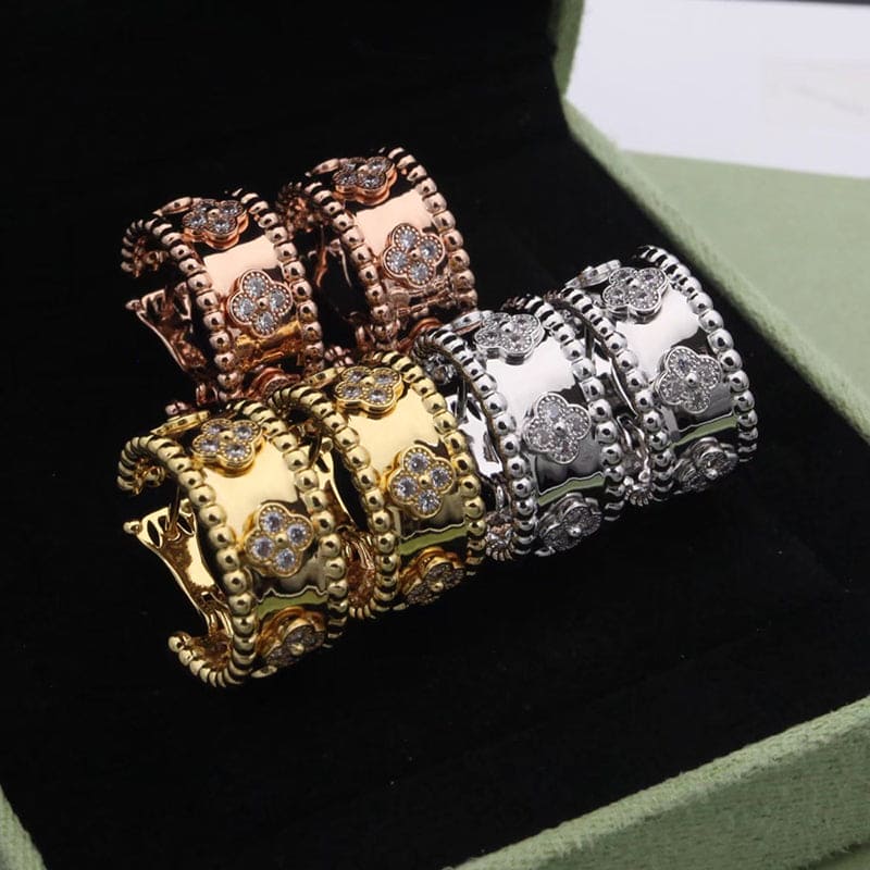 18K Perl̩e Clovers Hoop Earrings