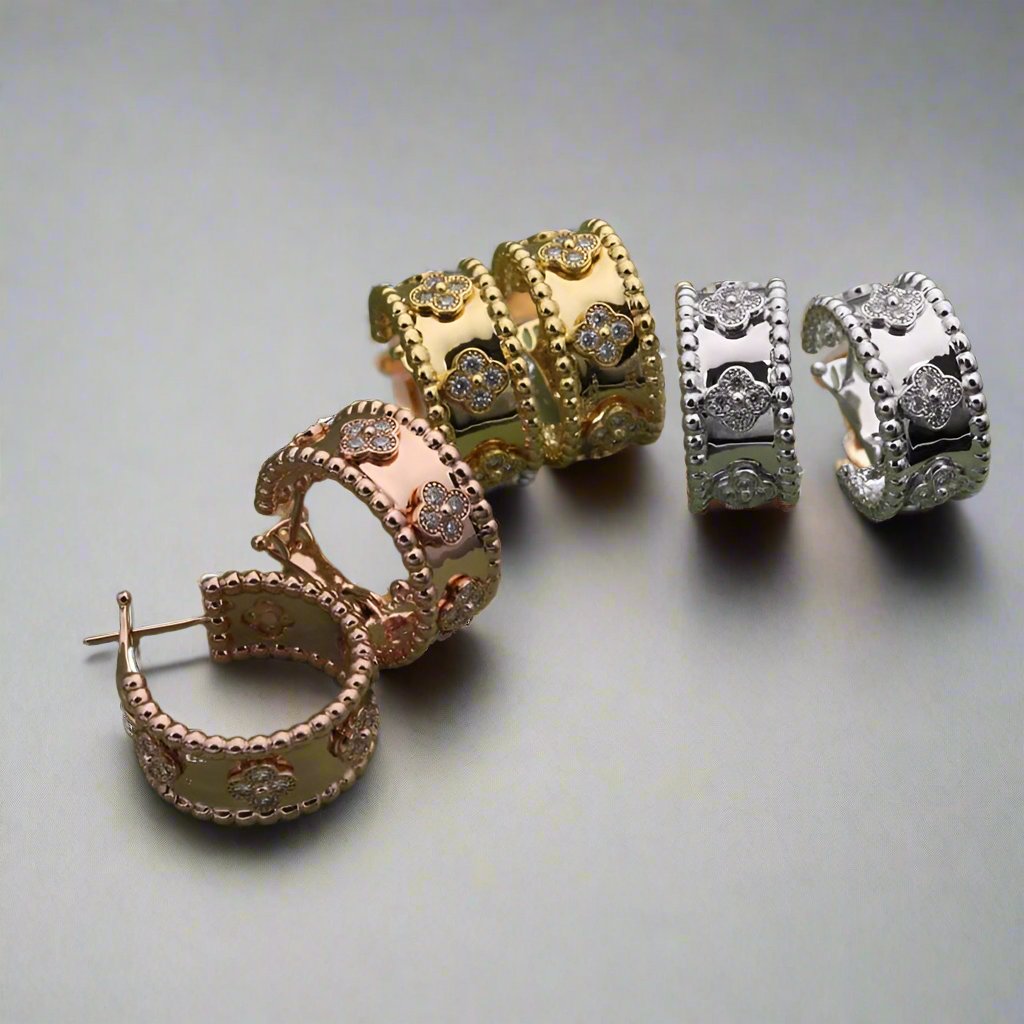 18K Perl̩e Clovers Hoop Earrings