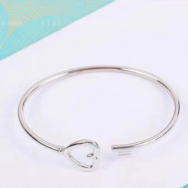 18K T Heart Key Wire Bracelet