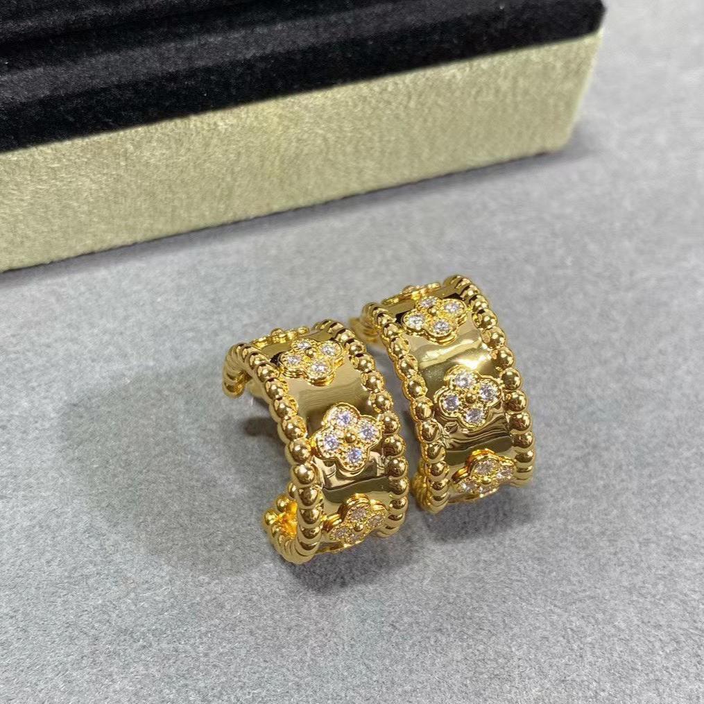 18K Yellow Gold Perl̩e Clovers Hoop Earrings