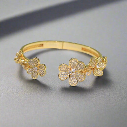 18K Frivole Seven Flowers Diamonds Bracelet