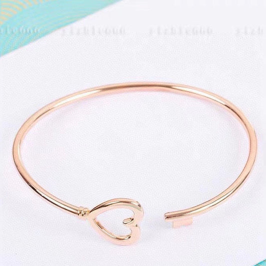 18K T Heart Key Wire Bracelet